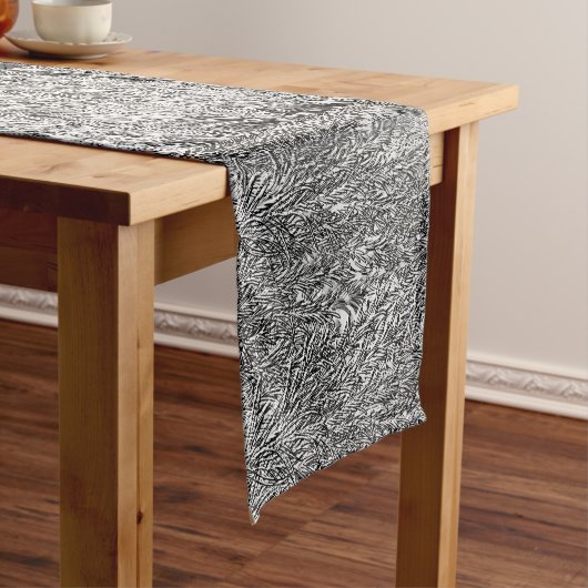 Prints met zwarte en witte bladeren korte tafelloper (Voorbeeld)