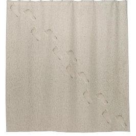 Prints op blote voeten in strandzand douchegordijn