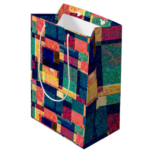 Prismatic Blocks – Modern Abstract Geometric Medium Cadeauzakje (Achterkant Gekanteld)