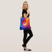 Prismatisch geometrisch kleurwervelontwerp tote bag (Op model)