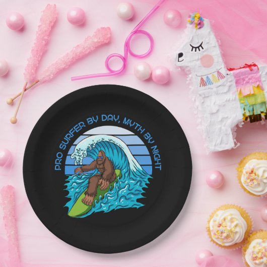 Pro by Day, Myth by Night Surfen Bigfoot Papieren Bordje (Feest)