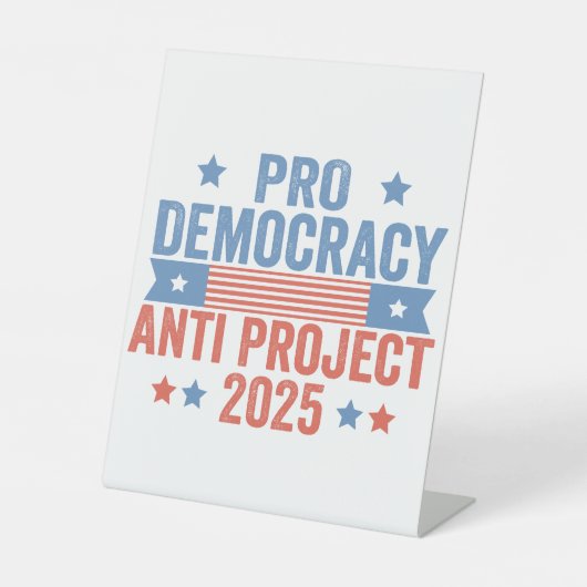 Pro Democracy Anti Project 2025 Republikein Trump Reclamebord Met Voetstuk (Voorkant)