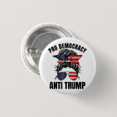 Pro Democracy - Anti Trump Messy Bun Amerikaanse v Ronde Button 3,2 Cm (Voorkant /achterkant)