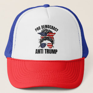 Pro Democracy - Anti Trump Messy Bun Amerikaanse v Trucker Pet