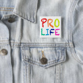 "PRO LIFE" (IN RAINBOW CRAYONS) VIERKANTE BUTTON 5,1 CM (In situ)