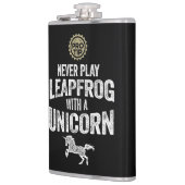 PRO TIP: Speel nooit leapfrog met een Unicorn Heupfles (Links)