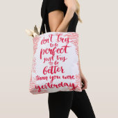 Probeer niet perfect te zijn, probeer gewoon beter tote bag (Dichtbij)