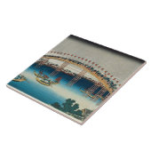 Processie via een Bridge (kleurenhoutblokafdruk) Tegeltje (Zijkant)