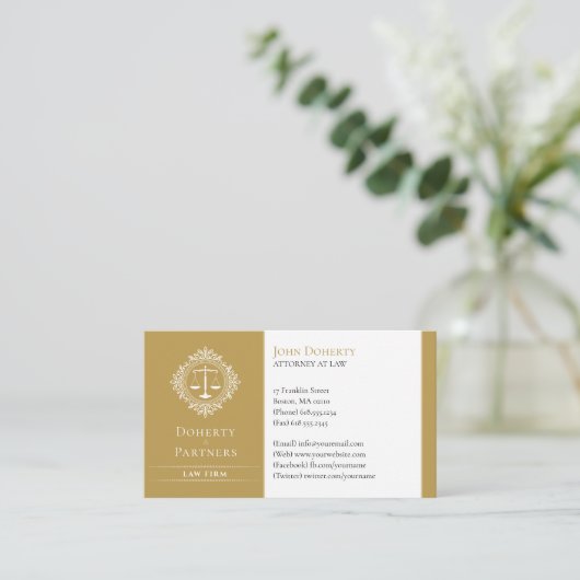 Procureur bij wet | Elegant Scales Gold Visitekaartje (Staand voorkant)