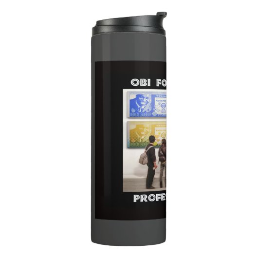 Prof. dr. Joseph Chikelue Obi: Dr. Joseph Obi: Thermosbeker (Gedraaid links)