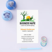 Professional Black Green Lawn Care Landscaping Flyer (Enkel)