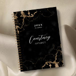 Professional Marble Black Gold Logo Business 2023 Planner<br><div class="desc">Blijf georganiseerd met deze professionele zwarte en gouden marmer-achtergrondontwerper voor 2023. Pas het aan en voeg uw bedrijfsdetails, jouw naam en een titeljaar 2023 (of om het even welk jaar) toe. U kunt uw logo op de rug evenals uw bedrijfscontactdetails en sociale media verbindingen opnemen. Het perfecte geschenk om u...</div>