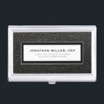 Professional zwart leder visitekaarthouder<br><div class="desc">Eenvoudig modern luxeontwerp met een persoonlijke naam,  een eigen titel of aangepaste tekst hieronder in een klassieke bloktypografie op een zwarte lederen getextureerde achtergrond. Personaliseer voor uw eigen gebruik.</div>