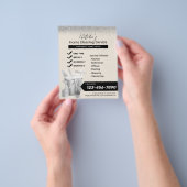 Professionals die de schoonmaakmaden maken flyer (Hand)