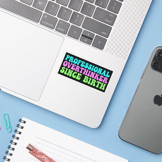 Professioneel Doorzieter Sinds Geboorte - Grappig Sticker (Laptop met iPhone)