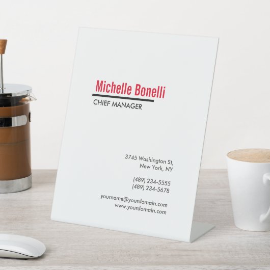 Professioneel, eenvoudig wit, modern reclamebord met voetstuk (Insitu)