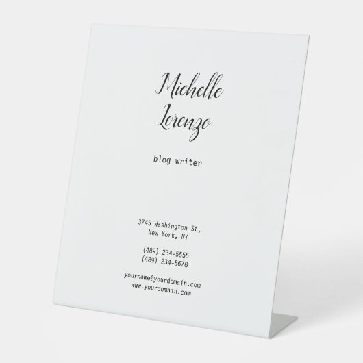 Professioneel, eenvoudig zwart-wit reclamebord met voetstuk (Voorkant)