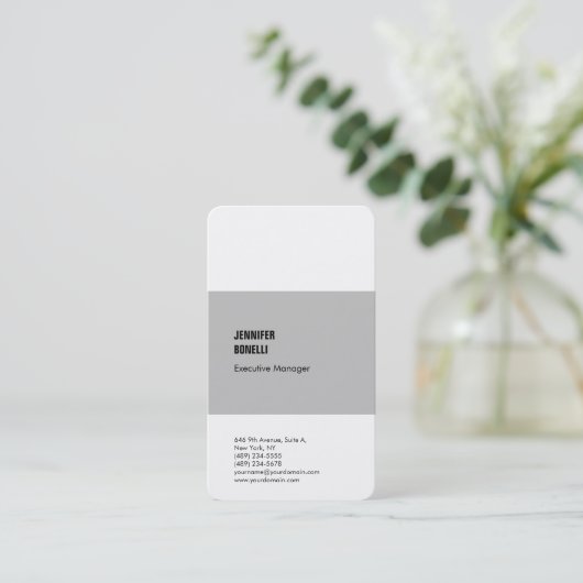 Professioneel en modern grijs wit visitekaartje (Staand voorkant)