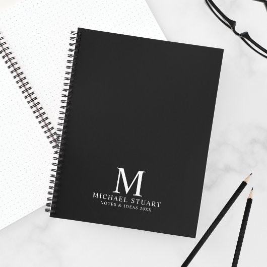 Professioneel, gepersonaliseerd monogram en naam notitieboek