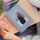 Professioneel Gold Script Border Zwart Vrouwen Fot Planner<br><div class="desc">Introductie van onze professionele Gold Script Border Black Women Photo Planner. Deze planner heeft een eigentijds en geavanceerd ontwerp,  zodat u uw planningservaring kunt personaliseren met uw eigen foto's.</div>