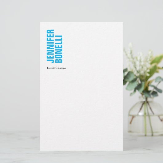 Professioneel minimalistisch modern stevig blauw w briefpapier (Staand voorkant)