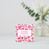 Professioneel modern roze hart vierkante visitekaartje (Staand voorkant)