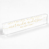 Professioneel, modern script, wit en goud naambordje