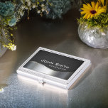 Professioneel, modern, zilver en zwart leder visitekaarthouder<br><div class="desc">Professioneel elegant modern zilver metaal en zwart leder  Visitekaartje. Ideaal voor accountants,  advocaten,  makelaars,  makelaars in onroerend goed,  advocaten,  makelaars en professionele gebruikers.</div>