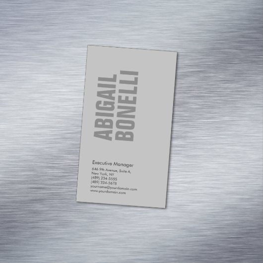 Professioneel, moedig, modern grijs magnetisch visitekaartje (Voorbeeld)