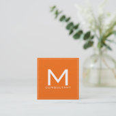 Professioneel monogram Elegant Modern Oranje Vierkante Visitekaartje (Staand voorkant)