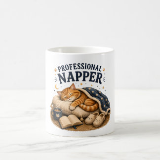 Professioneel Nappen – Knuffelig Slaapkat Ontwerp Koffiemok