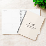 Professioneel Neutraal Monogram Zakelijk Initiaal Planner<br><div class="desc">Blijf georganiseerd in stijl met deze professionele monogram initiaal notitieboek planner. Met een strak, minimalistisch ontwerp en een gedurfd monogram op de cover is dit notitieboek ideaal voor professionals, studenten of iedereen die waarde hecht aan gepersonaliseerd briefpapier. De hoogwaardige pagina's zijn ideaal voor het noteren van notities, ideeën of takenlijsten,...</div>