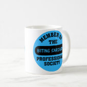 Professioneel opgeleid om sarcastische opmerkingen koffiemok (Voorkant rechts)