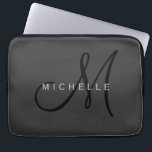 Professioneel Zwart Monogram Grijs Jouw naam Laptop Sleeve<br><div class="desc">Eenvoudig minimalistische Design. Ze zijn allemaal eenvoudig,  aantrekkelijk,  uniek.</div>