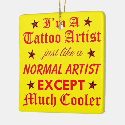 Professionele artistieke kunstenaar als een gewone keramisch ornament (Links)