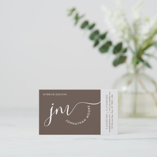 Professionele Curvature Brown White Script Monogra Visitekaartje (Staand voorkant)