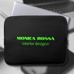 Professionele Eenvoudige Moderne Neon Groen Zwart Laptop Sleeve<br><div class="desc">Minimalistische Clean Black Soli Color Achtergrond en Neon Green moderne lettertype laptophoes. Personaliseer voor uw eigen gebruik. Klik op de knop "Aanpassen" om de achtergrondkleur,  lettertypestijlen en lettertypekleur te wijzigen. Klassiek ontwerp | elegant product | Trendy kleuren | Stijlvol en Mode | Professioneel bedrijfsontwerp</div>
