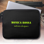 Professionele Eenvoudige Moderne Neon Limoen Zwart Laptop Sleeve<br><div class="desc">Minimalistische Clean Black Soli Color Achtergrond en Neon Limoen moderne lettertype laptophoes. Personaliseer voor uw eigen gebruik. Klik op de knop "Aanpassen" om de achtergrondkleur,  lettertypestijlen en lettertypekleur te wijzigen. Klassiek ontwerp | elegant product | Trendy kleuren | Stijlvol en Mode | Professioneel bedrijfsontwerp</div>