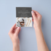 Professionele foto met minimalistische bedrijfsgeb flyer (Hand)