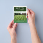 Professionele gazonverzorgingsdiensten flyer (Hand)