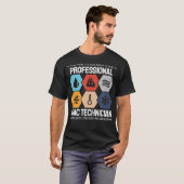 Professionele HVAC-technicus die HVAC-technologie  T-shirt (Voorkant volledig)