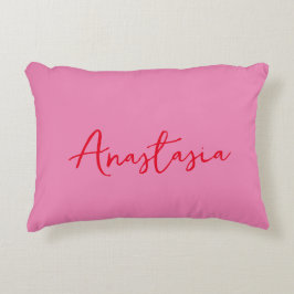 Professionele kalligrafie naam op maat roze blauw accent kussen
