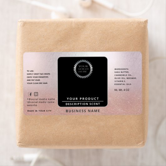 Professionele logo omwikkelen rond roos goudproduc etiket (Insitu)