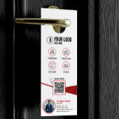 Professionele makelaar in onroerend goed die net i deurhanger