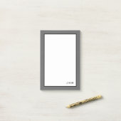 Professionele minimalistisch grijs | Monogram Post-it® Notes (Op bureau)