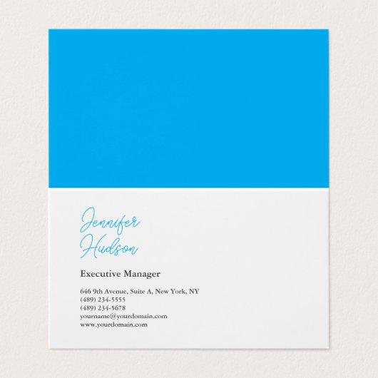 Professionele minimalistische azuurblauwe kalligra visitekaartje (Buitenkant ongevouwen)