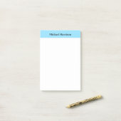 Professionele minimalistische effen klassieke blau post-it® notes (Op bureau)