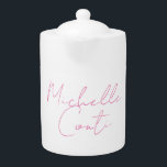 Professionele minimalistische moderne roze wit voe theepot<br><div class="desc">Een geweldig ontwerp met kalligrafietekens op een witte achtergrond. U zult alle aandacht op uzelf vestigen. Jouw naam in gedurfde richting zal iedereen in een oogwenk verrassen.</div>