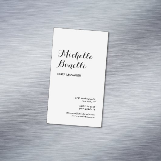 Professionele minimalistische zwart wit modern magnetisch visitekaartje (Voorbeeld)