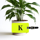 Professionele Neon Chartreuse Gele Monogram Naam Bagagelabel<br><div class="desc">Monogrammed initiaal en ook persoonlijke details zoals naam,  adres,  telefoonaantal en e-mail allen die u kunt uitgeven. Ontworpen met een aantrekkelijke solide neongele kleurenachtergrond,  kunt u de kleur desgewenst wijzigen. Cool reiscadeauidee voor hem of haar.</div>